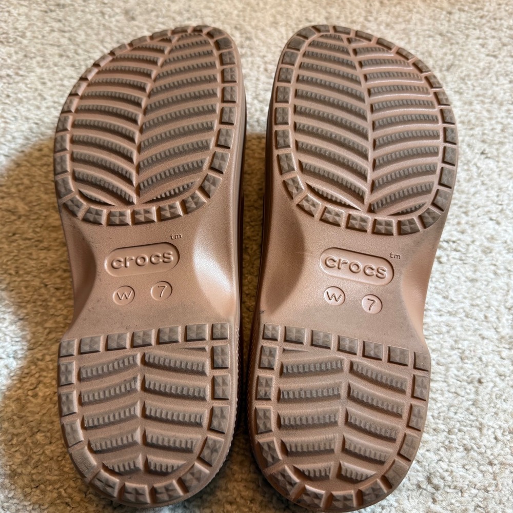 Crocs Classic Cross Strap Sandal Tan Brown Slides Womens 7 - Picture 5 of 5
